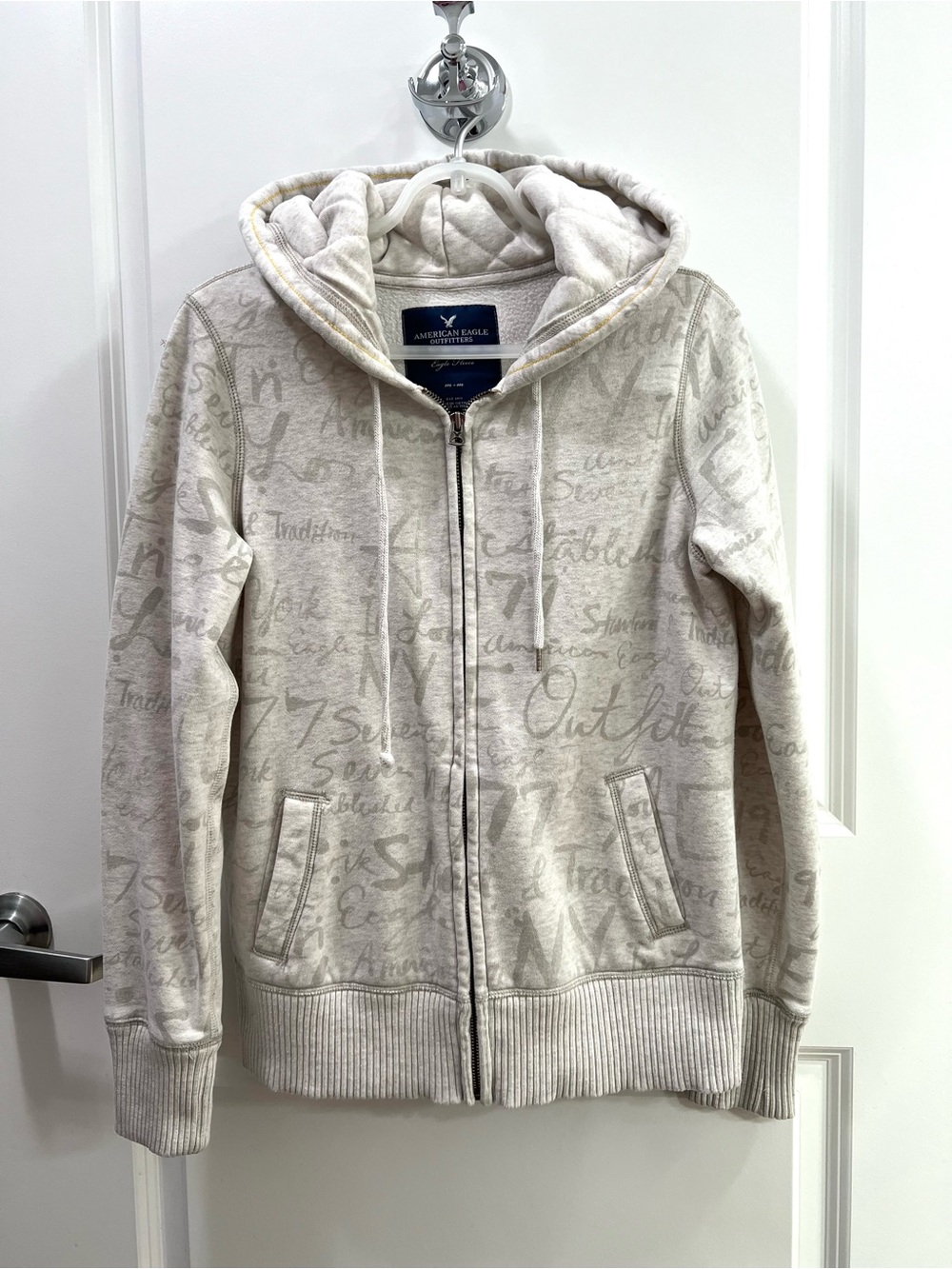 American Eagle Outfitters Cream Zip-Up Hoodie Sise M